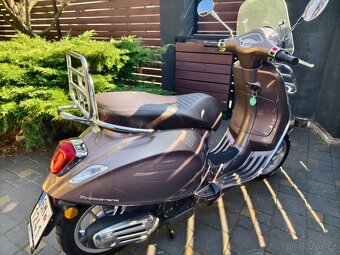 Vespa Primavera Touring - 7