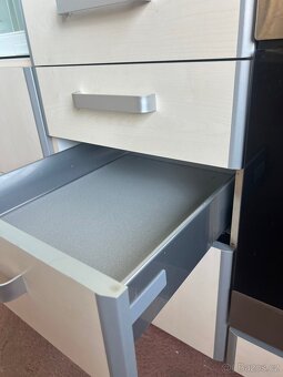 Kuchyn se všemi spotřebiči - 7