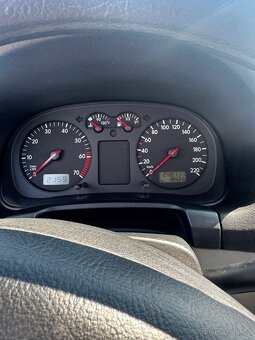 Prodám Volkswagen Golf 4 1.4 16v - 7