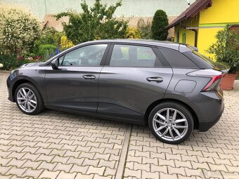 Prodám MG4 Electric r.v 12/2022 125 KW baterie 54 KWh DPH - 7