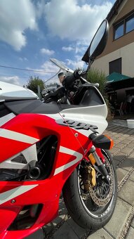Honda CBR 929 RR Fireblade - 7