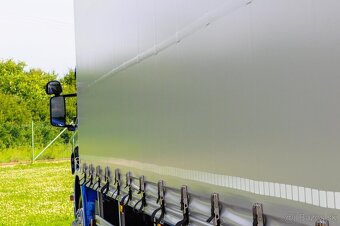 VALNÍK S PLACHTOU 18-PALETOVÝ + HYDRAULICKÉ ČELO SCANIA P250 - 7