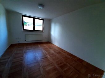 Rodinný dům k pronájmu s garáží a zahradou - 7