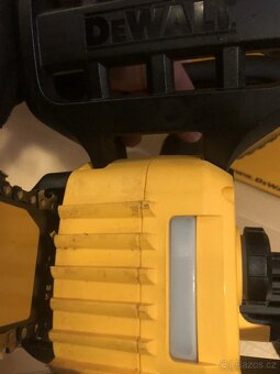 Aku řetězová pila DeWALT DCM565N 
 - 7