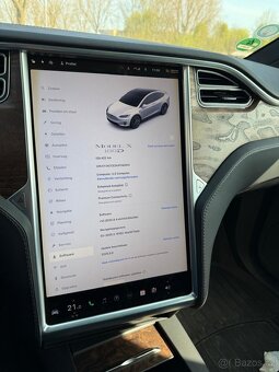 Tesla model X - 7
