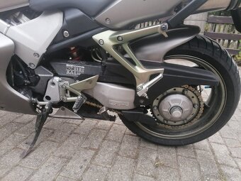 Honda VFR 800 - 7