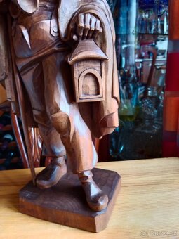 Hezká, větší stará vyřezávaná socha - ponocný, cel - 7