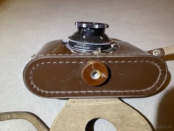 Starý retro sovětský fotoaparát OMO - 7