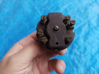 Spínací skříňka s klíčkem č. 2, PAL - 7