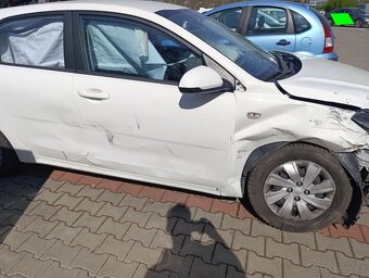 Prodám havarovanou Kia Rio 2021 1.2 62kw - 7