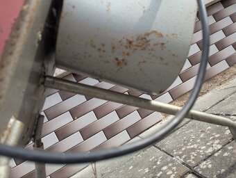 Shání tu nekdo drtič větví? - 7