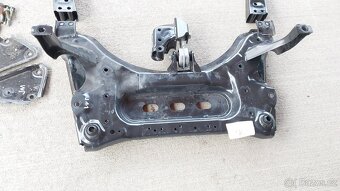 Nissan Qashqai J11: Nápravnice přední - 7