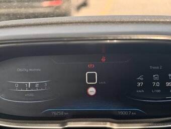 Peugeot 3008 1.2 pt 96kw 2018 nájezd 76 000 - 7