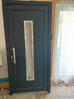 Prodám plastové vchodové dveře 2100x1000mm Levé, šedo-bílé - 7
