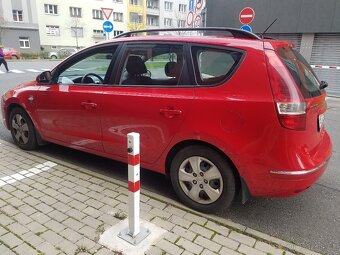 Hyundai i30 CW 1.6 CRDI 66kW kombi A/C + zimní pneu - 7