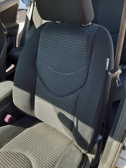 Toyota Rav4 sedačky - 7