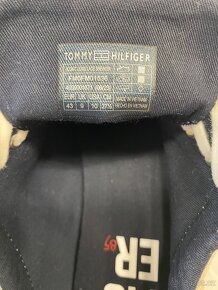 Tommy Hilfiger - 7