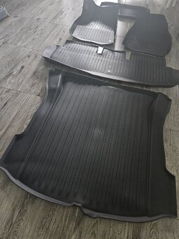 Kompletní sada gumových koberců pro modely Tesla model 3 - 7