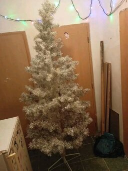 vánoční stromeček umělý 210 cm používaný dobrý stav - 7