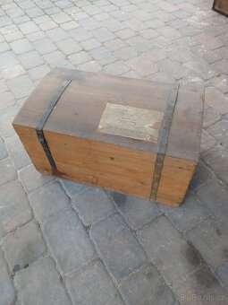 Staré dřevěné kufry, koš - 7