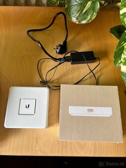 Ubiquiti UniFi - Security Gateway (USG) - 7