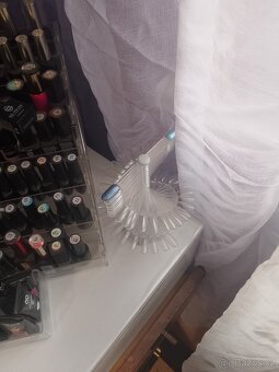 Domácí vybavení do salónu na nehty - 7