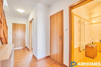 Mezonetový byt 4+kk (93.39 m²) se sdílenou zahradou (255 m²) - 7