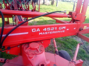 Nahrabovač, shrnovač sena a píce KUHN GA 4521GM - 7