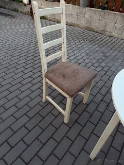 Jídelní set – stůl + 4 židle hledají nový domov - 7