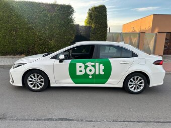 Prodam Toyota Corolla 1,8 HYBRID automat rv 2022 - 7