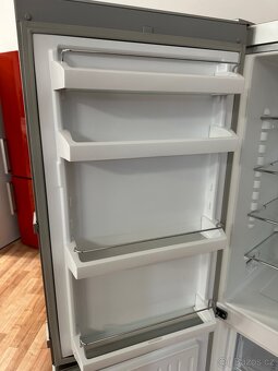 Lednice s mrazákem Liebherr (222) - 7