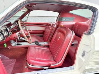 Ford Mustang - 7