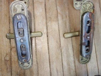 6 x stará mosazná klika, klička od okna - 7