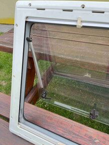 Výklopné boční okno pro obytná auta a karavany - 7