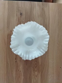 Váza z bílého a černého skla, retro, vintage. - 7