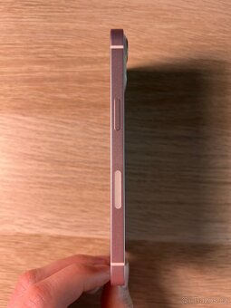 Apple iPhone 13 128 GB Růžový - pěkný stav - 7