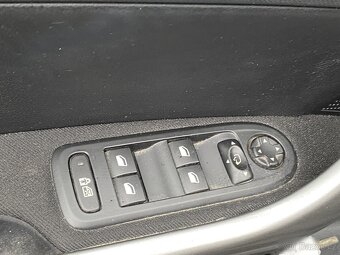 Peugeot 308 1.6 VTi , 88 kW benzín, 2011 - 7