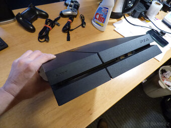 PlayStation 4 se dvěma ovladači - 7