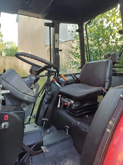 Traktor s čelním nakladačem - 7