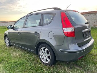 Hyundai i30 1.4i 80Kw rok 2011 najeto 149 000Km - 7