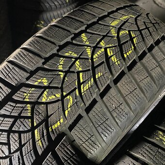 Zimní pneu 225/45 R19 96V Goodyear 6,5-7mm - 7