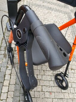 oranžové chodítko, skládací, uveze 150kg, ZÁNOVNÍ - 7