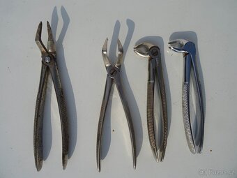 Staré cirurgické nástroje . - 7
