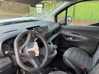 Opel Combo 1.2i Turbo 81KW r.v. 2022 ČR původ DPH - 7