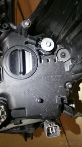 Predám na Toyotu Prius III 2013 P P Bi LED svetlomet - 7