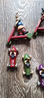 Dřevěné figurky a autíčka - 7