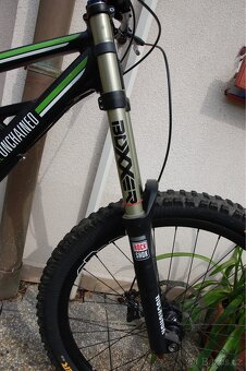 Downhill kolo THE UNCHAINED ROSE - 7