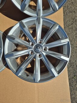 5x112 r17 Vw Passat B8-Model London krásný stav - 7