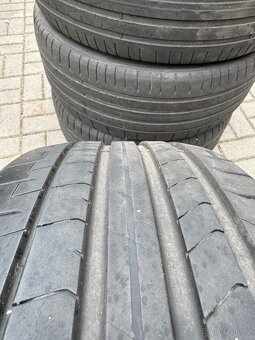 Pirelli P Zero 255/35/21 - 7