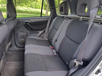 TOYOTA RAV4 2.0 D-4D 85kW 4x4 ALU, KLIMA, TAŽNÉ, STK 2026 - 7